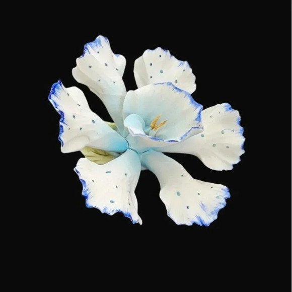 Vtg Capodimonte White / Blue Orchid Flower Italy Marked N w Crown L. Riole - Picture 7 of 8